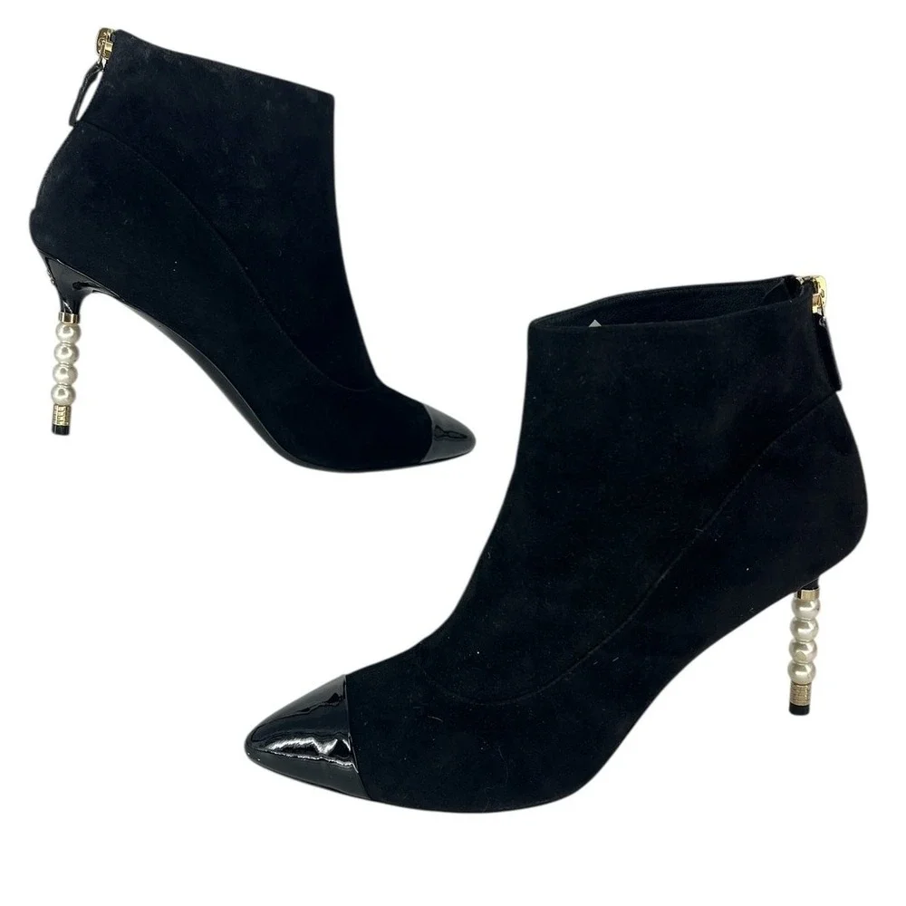 Chanel 2020 CC Suede Pearl Heel Cap Toe Logo Boots Black Size 40.5‎